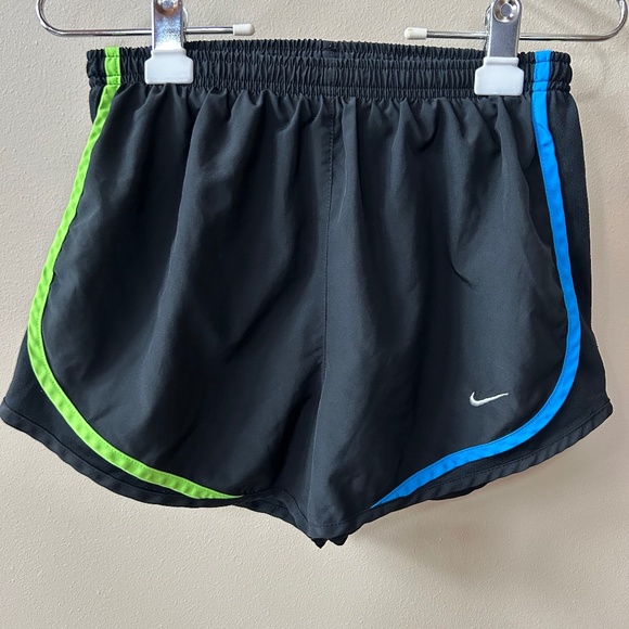 Women’s Nike shorts - Picture 1 of 3